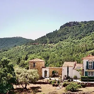 https://lhacienda-maison-dhotes.fr-provencehotel.com